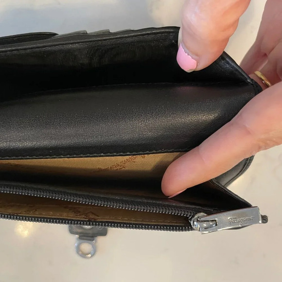Salvatore Ferragamo Authentic Signature Logo Leather & Nylon Wallet Black Sz OS - Picture 8 of 14